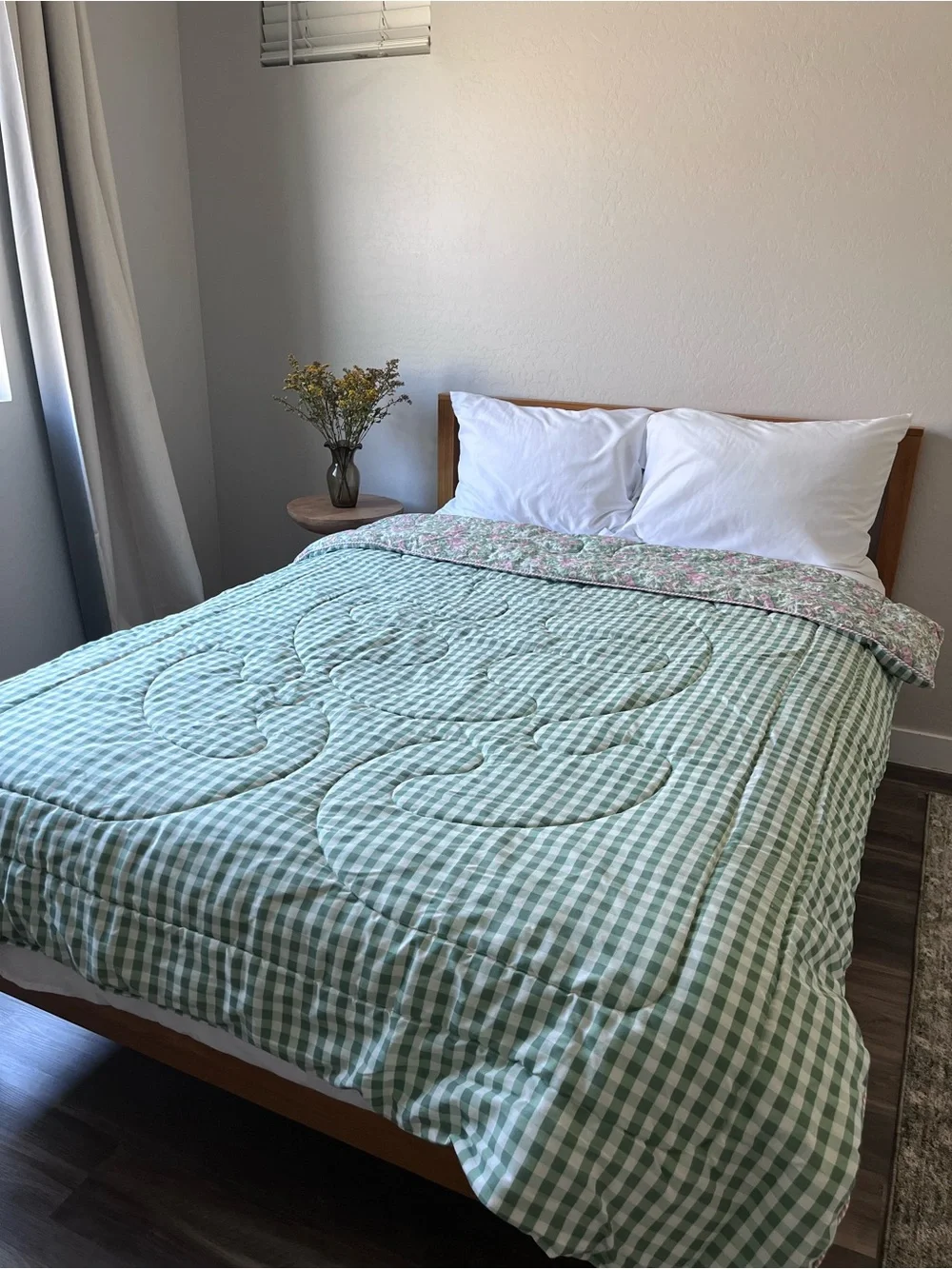 Vintage Westpoint Steven's Reversible Gingham & Floral Twin size Comforter